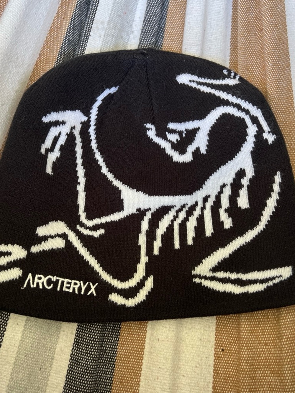 Arc'teryx Black & White Graphic Knit Beanie
